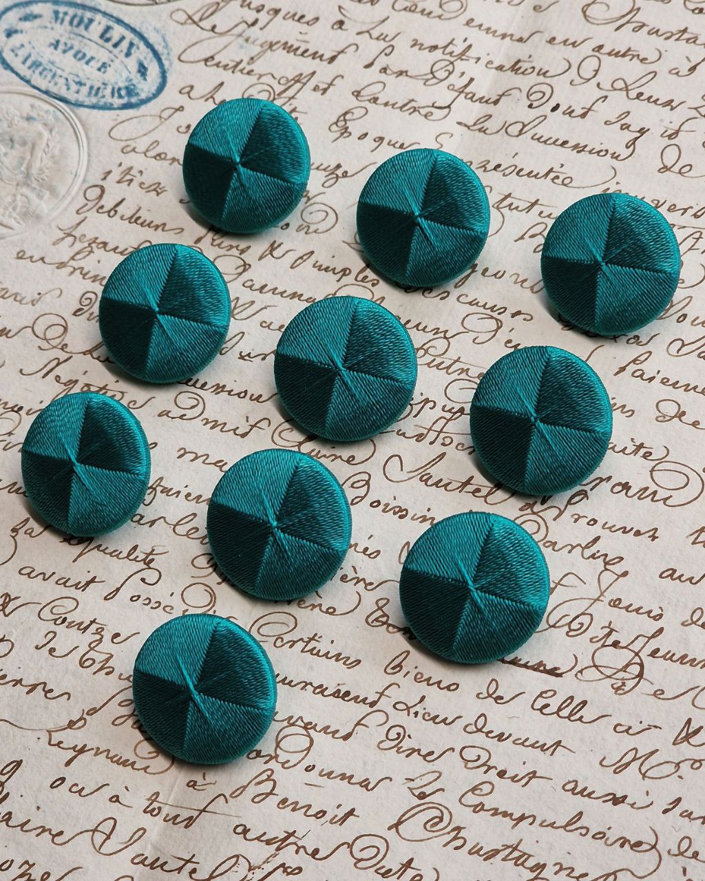 Ready To Ship - Set of 10 Death's Head Buttons in Size 20mm